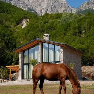 Ujevara E Vogel Villa Theth